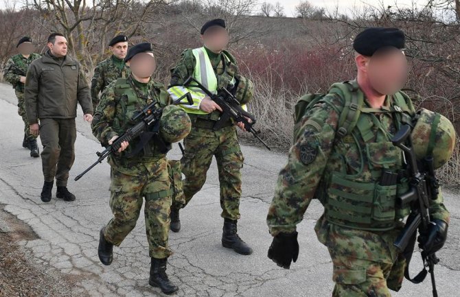 Ministar odbrane Srbije otišao u Vojsku, 