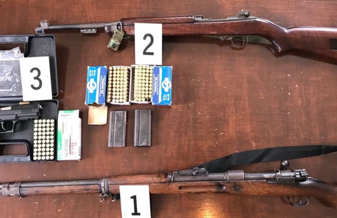  Plav i Berane: Policija pretresima na četiri lokacije pronašla oružje, municiju i drogu 