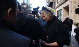 Održana komemoracija Divni Karleuši: Jelena skrhana bolom, Duško je sve vrijeme držao za ruku(VIDEO)