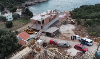 Zbog nelegalne gradnje počelo rušenje objekta u Baru(VIDEO)