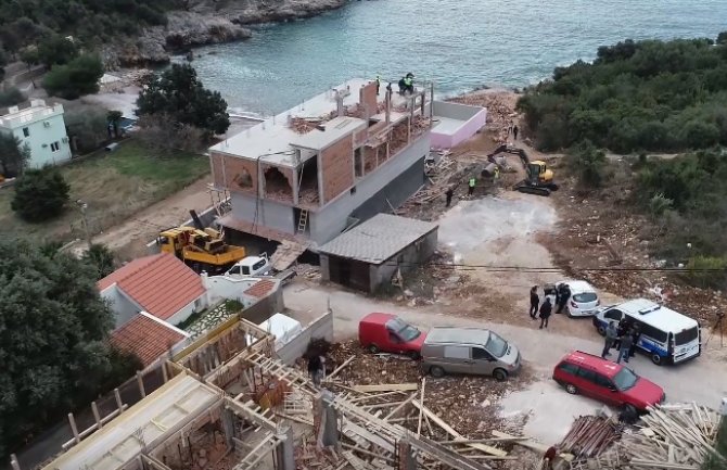 Zbog nelegalne gradnje počelo rušenje objekta u Baru(VIDEO)