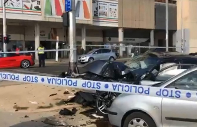 Zagreb: Težak sudar dva automobila, djelovi auta letjeli i do 60 metara (VIDEO)