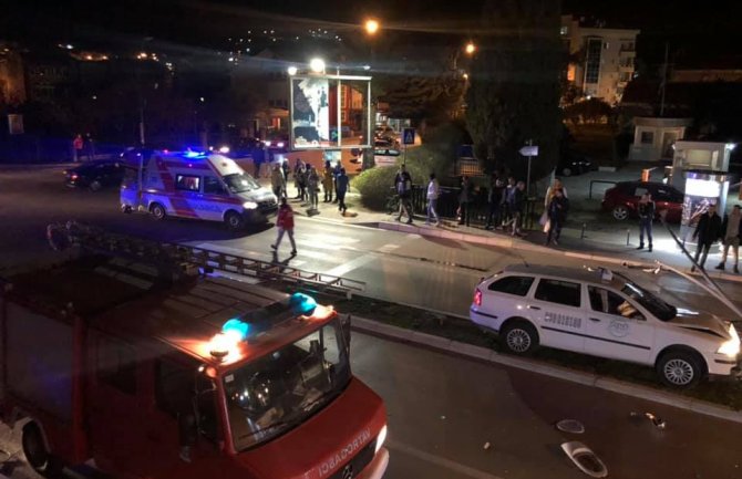 Taksista povrijeđen u udesu na glavnom bulevaru u Budvi