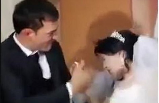 Mladoženja udario šamar mladoj na sred svadbe: Pala na stolicu, gosti u šoku