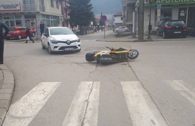 Udes u centru Bijelog Polja, povrijeđen motociklista(FOTO)