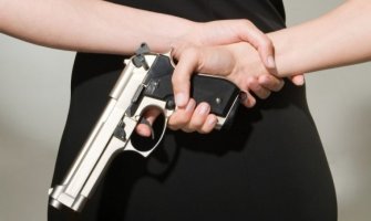 Pljevlja: 14-godišnjak donio đedov pištolj u blizini škole pa ga pokazivao djeci