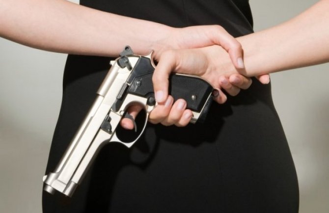 Pljevlja: 14-godišnjak donio đedov pištolj u blizini škole pa ga pokazivao djeci