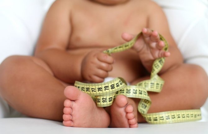 U Skoplju rođena beba teška 5.700 grama, državni rekorder (FOTO)