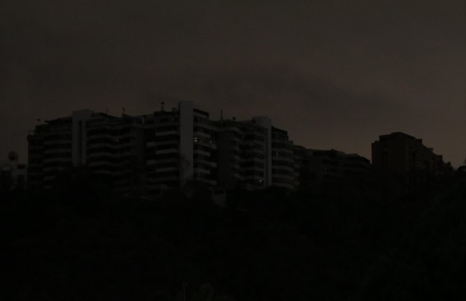 Venecuela i dalje bez struje, peti dan ne rade vladine institucije i većina privatnih kompanija