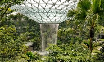 Najveći zatvoreni vodopad na svijetu nalazi se na aerodromu u Singapuru