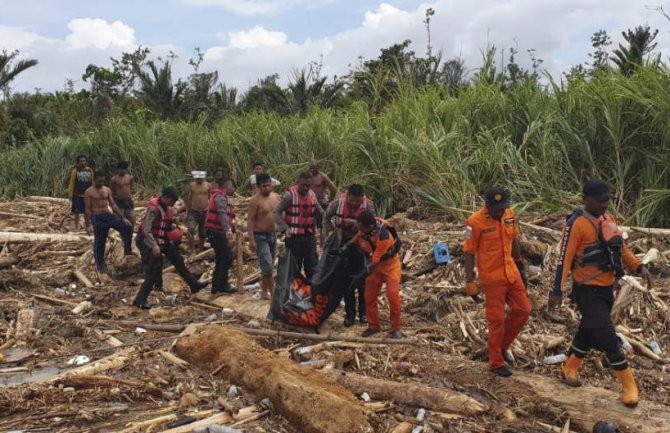 Poplave u Indoneziji odnijele najmanje 50 života