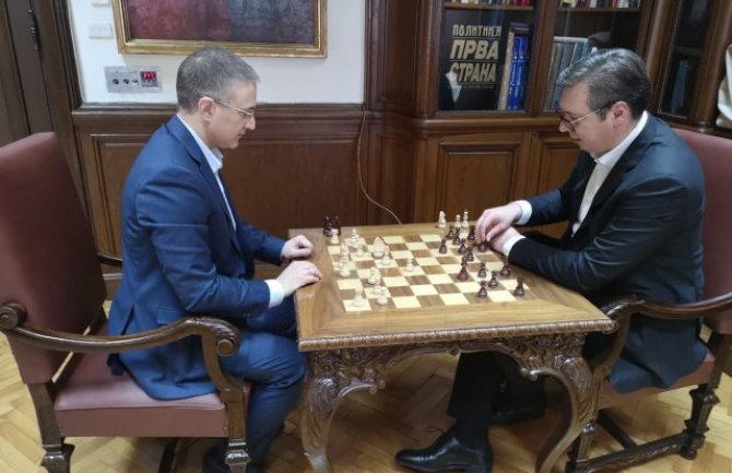 Vučić i Stefanović igraju šah u Predsjedništvu (FOTO)