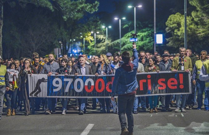 Protest u Podgorici:Prazni frižideri i prazni džepovi - to je naša politika (VIDEO)