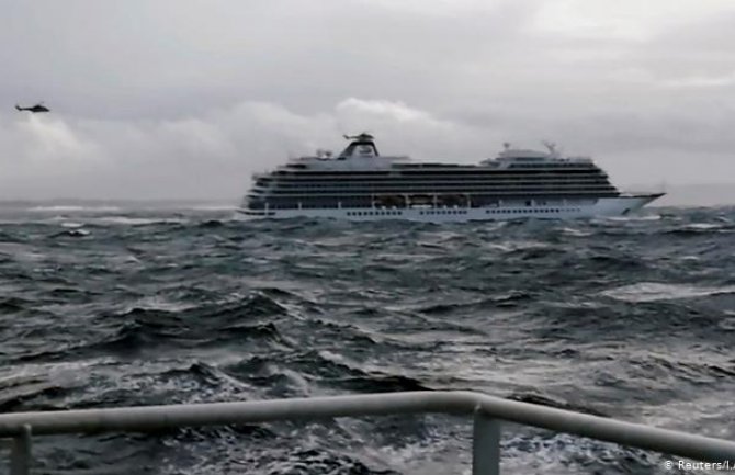 Kvar na motoru: Sa kruzera u blizini norveške obale evakuisano 379 putnika