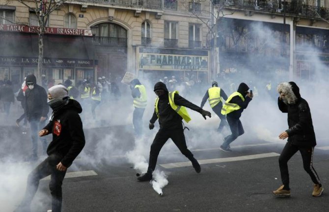 Oko 2.000 ljudi osuđeno zbog nereda na protestima Žutih prsluka