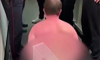 Moskva: Uhapšen jer je pokušao nag da se ukrca u avion (VIDEO)