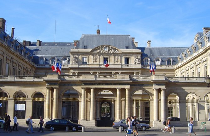 Troje članova francuske vlade podnijelo ostavke