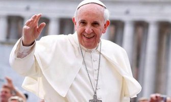 Papa Franjo o izmicanju ruke: Nijesam želio da širim bakterije