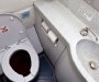 Da li ste se ikada zapitali šta se događa kada pustite vodu u toaletu aviona?