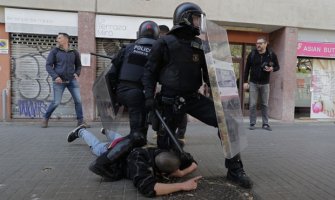 Nemiri u Barseloni: Demonstranti se sukobili sa policijom (FOTO/VIDEO)