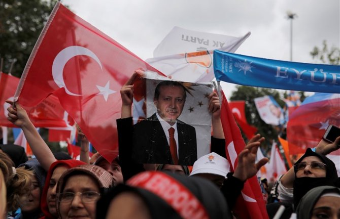 Erdogan izgubio vlast u Ankari, obije strane proglasile pobjedu u Istanbulu