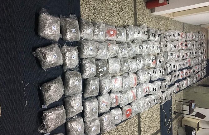 Pola kg heorina krio u gumi, uhapšen Rožajac, u Ulcinju pronađeno 7 velikih putničkih torbi sa drogom