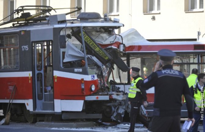 Češka: U sudaru trolejbusa i tramvaja 40 povrijeđenih