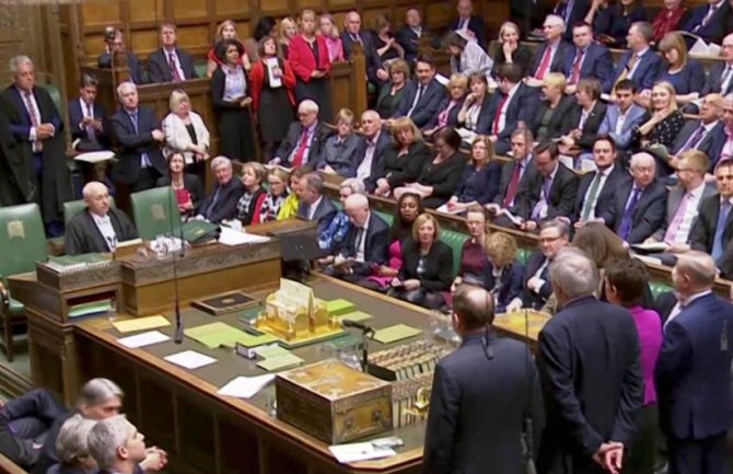 Britanski poslanici glasali protiv četiri predloga o Bregzitu