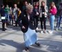 Baka oduševila sve svojim plesnim koracima (VIDEO)