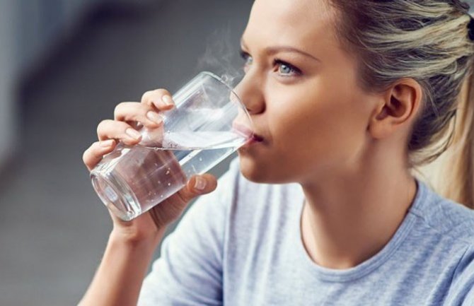 Osam čaša vode dnevno previše za većinu ljudi?