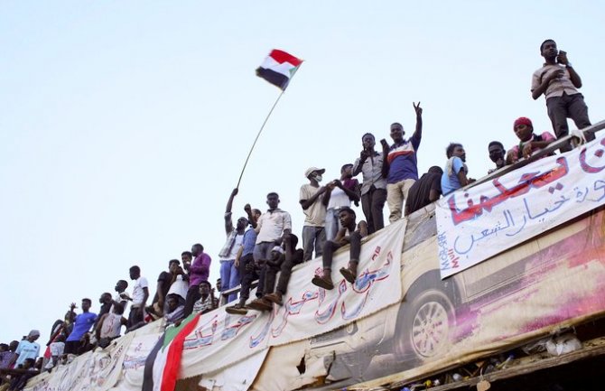 Sudan: Vojska uhapsila predsjednika i više od 100 lidera vladajuće partije (VIDEO)