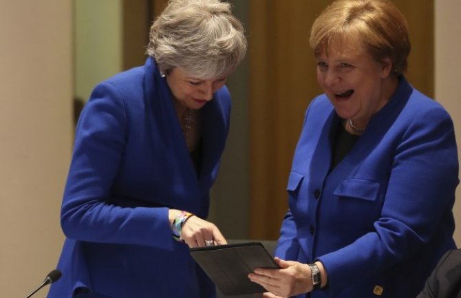 Tereza Mej i Angela Merkel na samit došle isto obučene (FOTO)