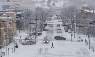 Sniježna oluja zahvatila Kolorado: Temperatura sa +30 pala na -1