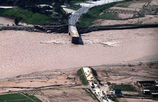 U poplavama u Iranu stradalo 76 osoba