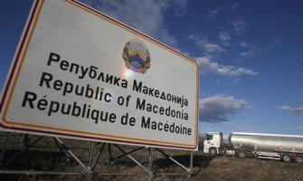 Makedonac u putničkom vozilu krijumčario 11 migranata