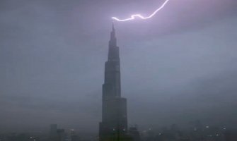 Munja udarila u najvišu zgradu na svijetu(VIDEO)