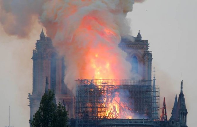 Džihadisti: Požar u Notr Damu božja kazna za hrišćane, pazite se sledećeg 