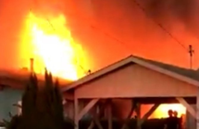 Tragedija u Čileu: Avion se srušio na kuću, poginulo 6 osoba (VIDEO)