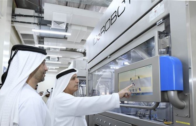 U Dubaiju otvorena fabrika u kojoj roboti proizvode registarske tablice (VIDEO)