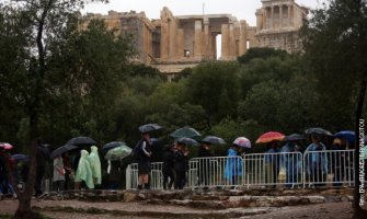 Grom udario u Akropolj, povrijeđene četiri osobe