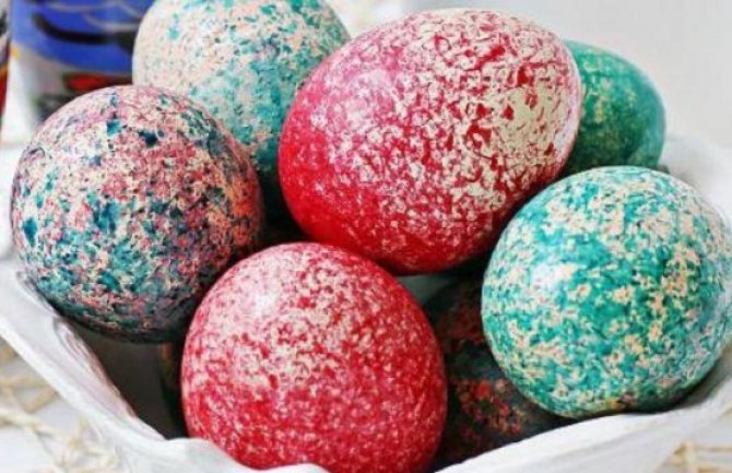 Bliže se uskršnji praznici, a ovo su neke od ideja za farbanje jaja