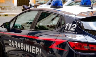 Rim: Policija na groblju pronašla kilogram kokaina, uhapšen kamenorezac
