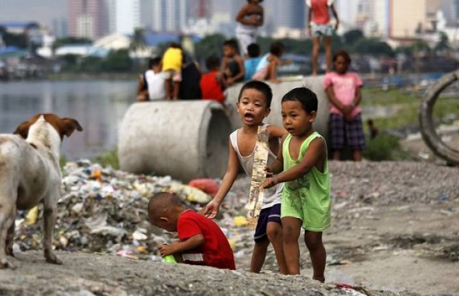 Da li je svijet licemjeran? Za Notr Dam prikupljene milijarde, dok djeca širom svijeta  gladuju (FOTO)