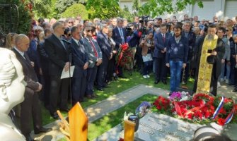 Sahranjena Mira Markavić u Požarevcu: Urna sa njenim pepelom položena je ispod lipe u dvorištu gdje je sahranjen Milošević