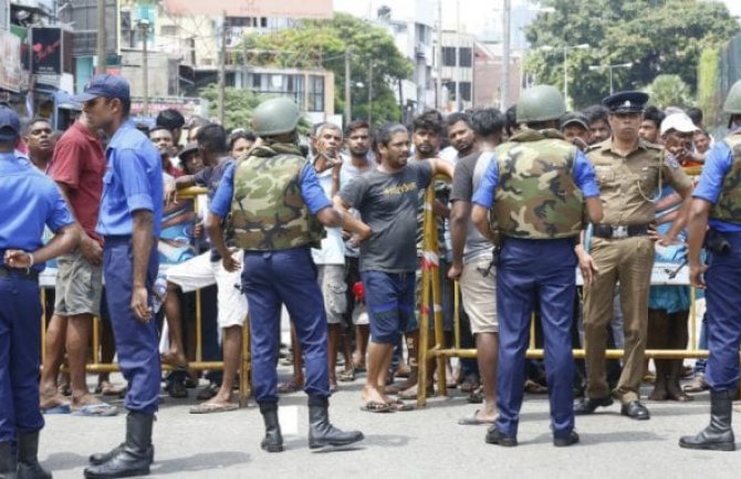 Novi bilans žrtava u Šri Lanki: 215 ubijenih, osam osoba uhapšeno