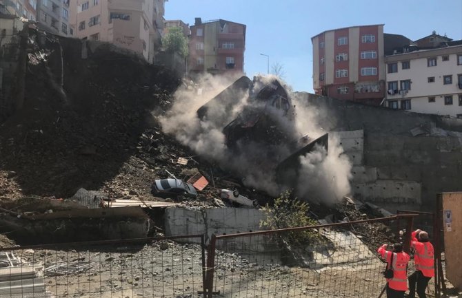 Srušila se četvorospratnica u Istanbulu: Mještani prethodno evakuisani