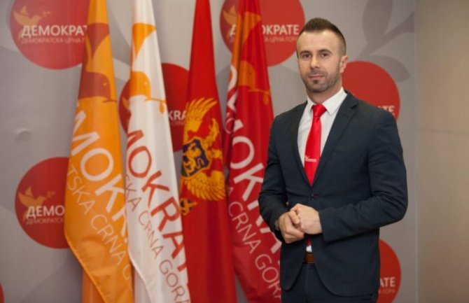 Bogdanović: Demokrate za referendum o Luci Kotor