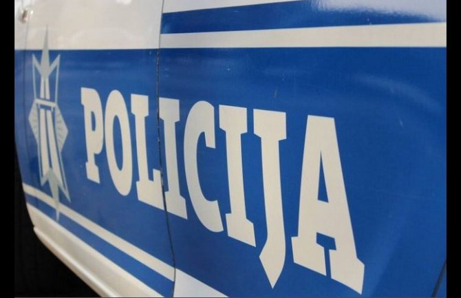 Berane: Policija pronašla bombu, pištolj, dva noža, tzv. fantomku i cigarete bez akciznih markica