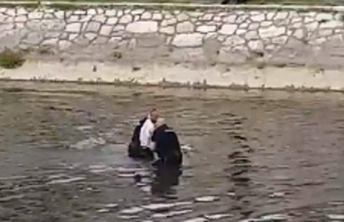 Niš: Pobjegao iz policije, pa ga uhapsili usred rijeke Nišave (VIDEO)