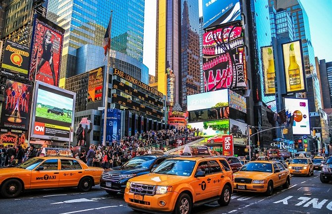 Tajm Skver više nikad neće biti isti: Njujork zabranio reklamiranje alkohola na gradskim objektima